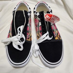 VANS LACE UP LOW PROFILE